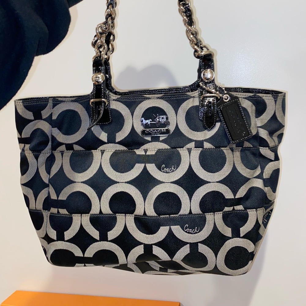 Coach classic shoulder bag